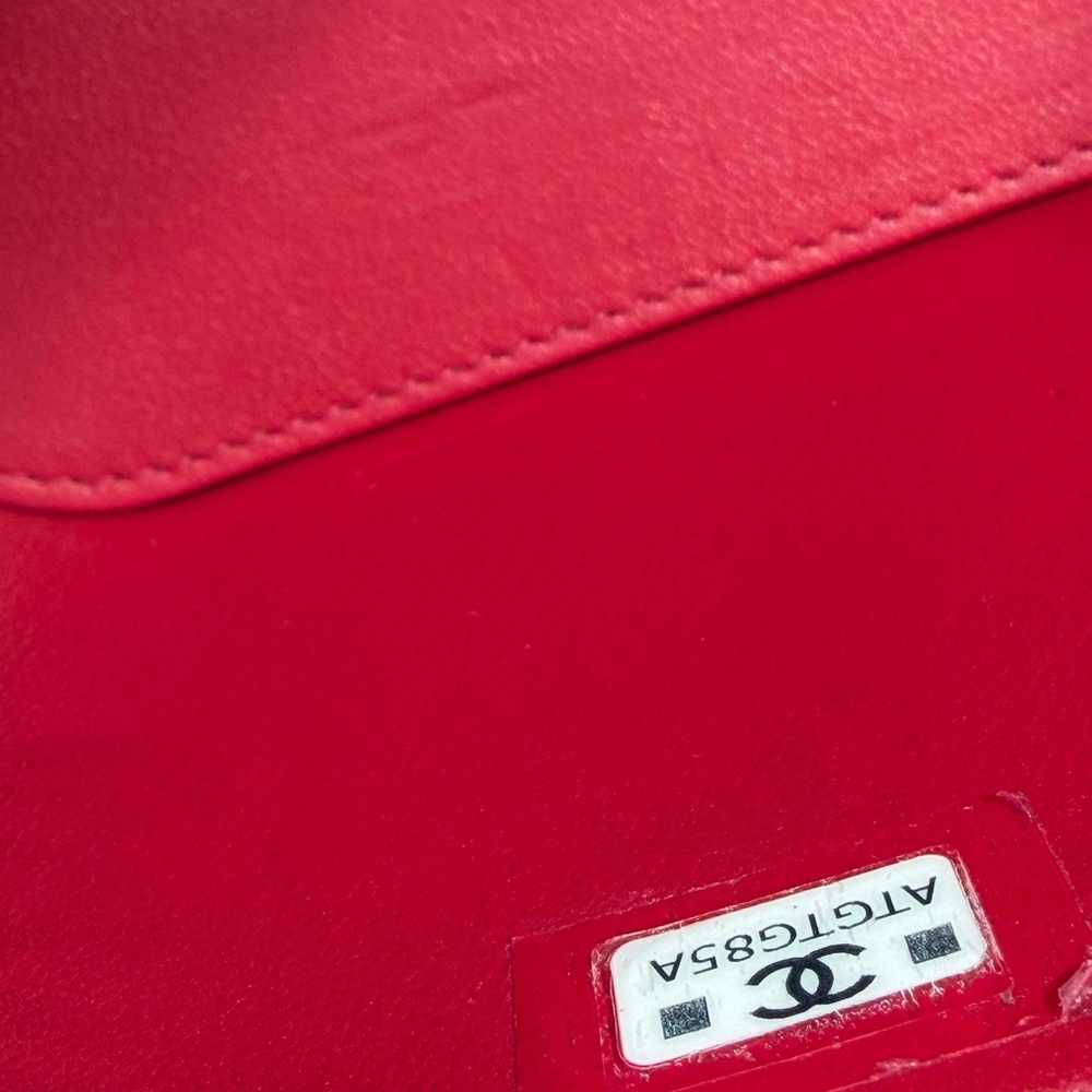 CHANEL Quilted Red Vanity Crossbody with Gold Hardware - Picture 7 of 9